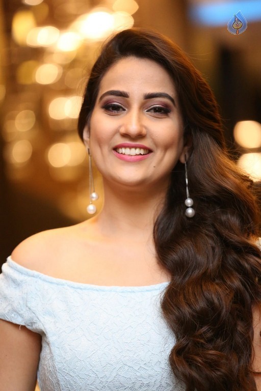 Anchor Manjusha Pics - 22 / 53 photos