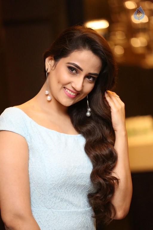 Anchor Manjusha Pics - 40 / 53 photos