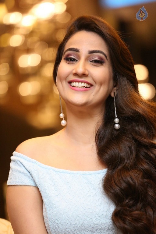 Anchor Manjusha Pics - 43 / 53 photos