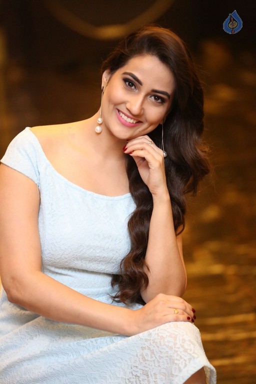 Anchor Manjusha Pics - 45 / 53 photos