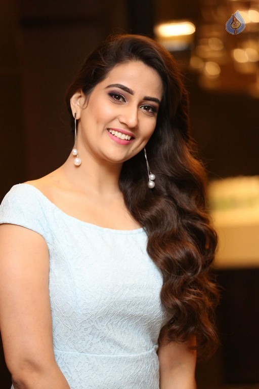 Anchor Manjusha Pics - 47 / 53 photos