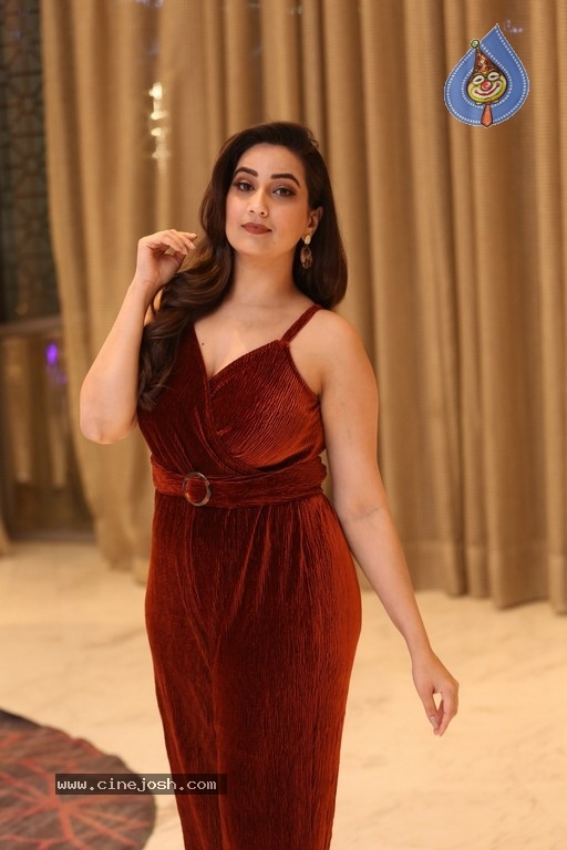Anchor Manjusha Pics - 15 / 21 photos