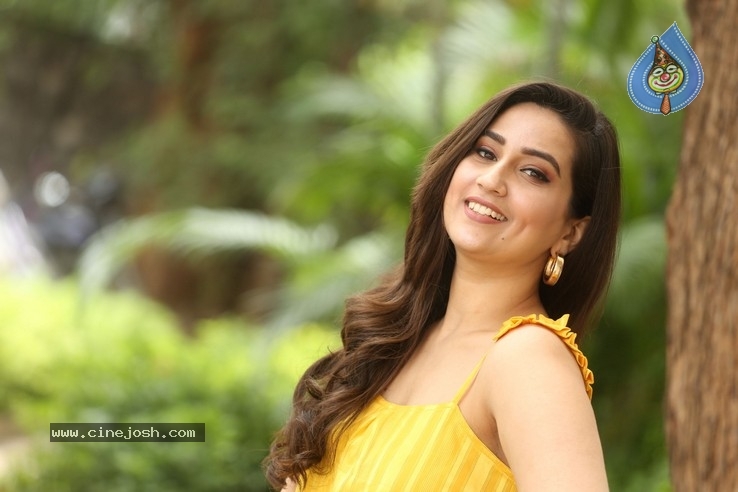 Anchor Manjusha Stills - 22 / 42 photos