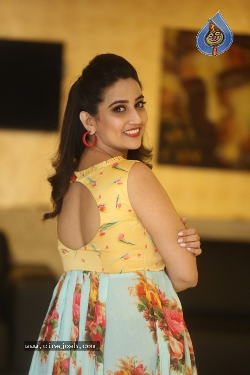 Anchor Manjusha Stills - 9 / 17 photos