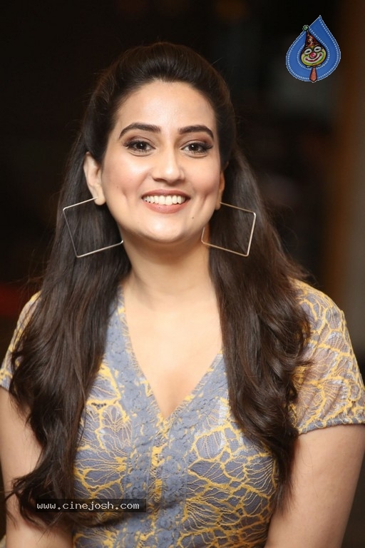 Anchor Manjusha Stills - 16 / 21 photos