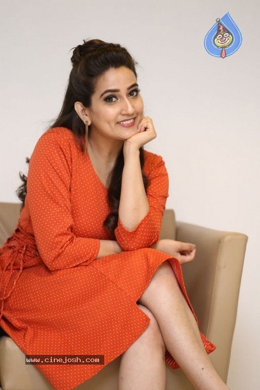 Anchor Manjusha Stills - 18 / 21 photos