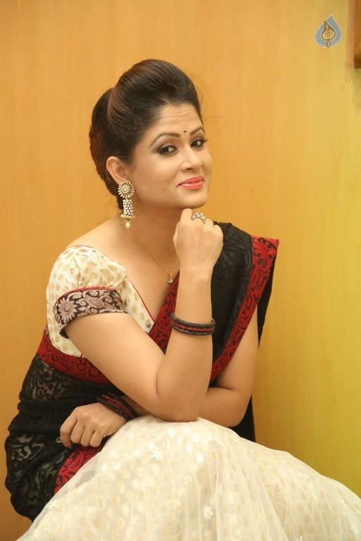 Anchor Shilpa Chakravarthy Photos - 1 / 36 photos