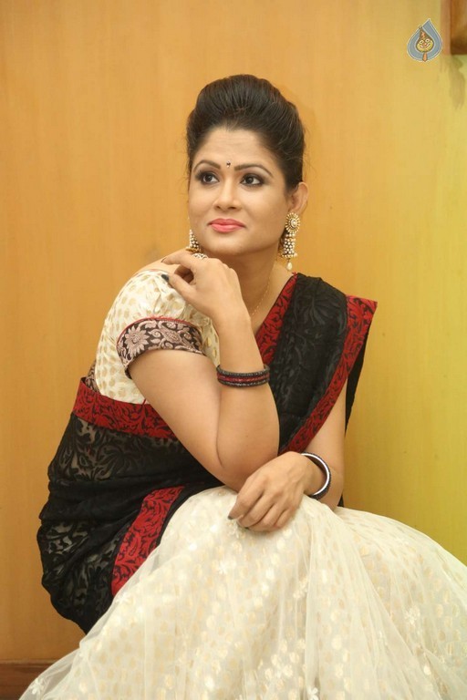 Anchor Shilpa Chakravarthy Photos - 15 / 36 photos