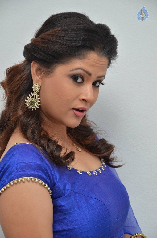 Anchor Shilpa Chakravarthy Photos - 21 / 42 photos