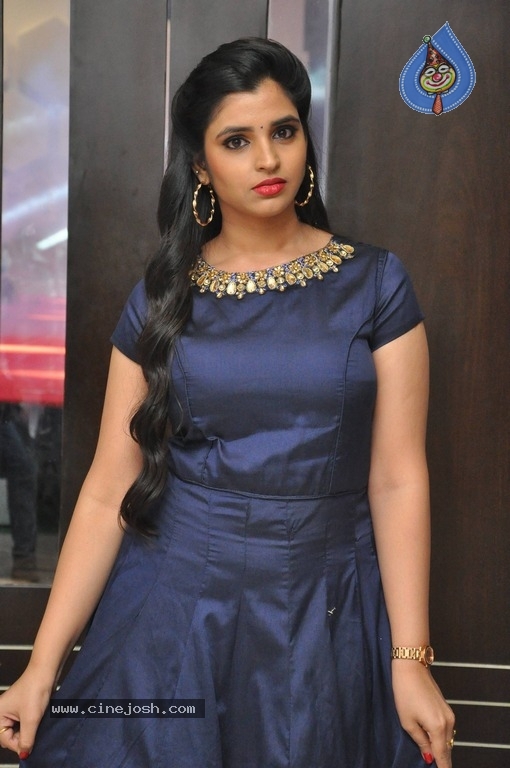 Anchor Shyamala Images - 11 / 28 photos