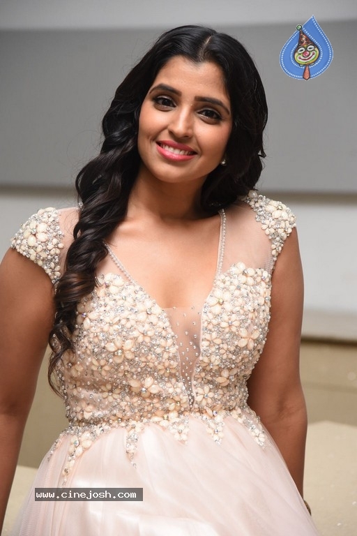 Anchor Shyamala New Gallery - 4 / 15 photos