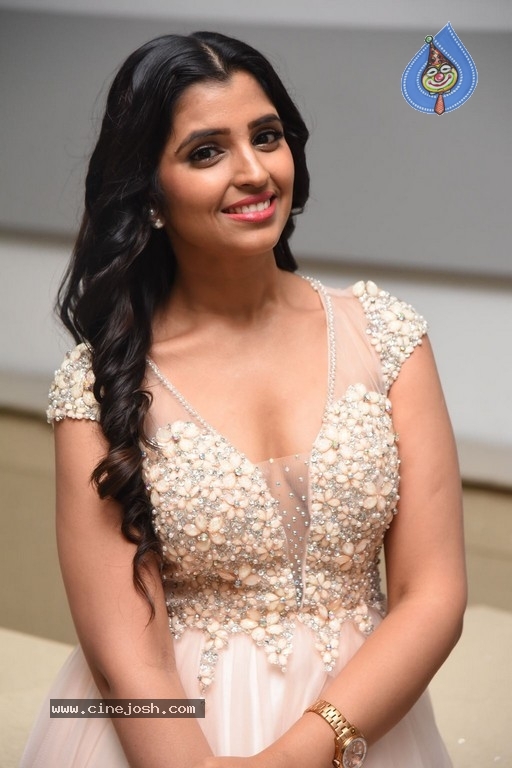 Anchor Shyamala New Gallery - 5 / 15 photos