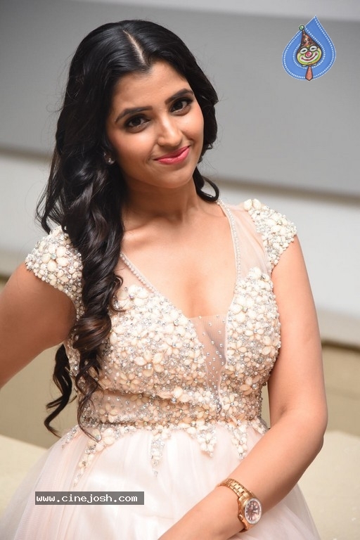 Anchor Shyamala New Gallery - 10 / 15 photos