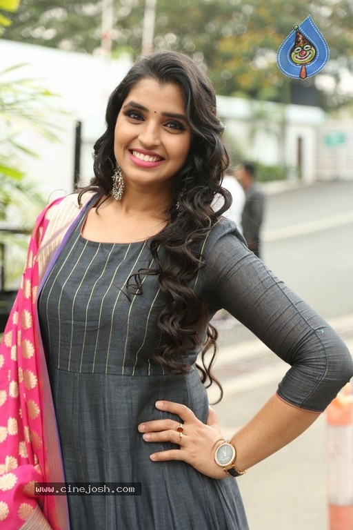Anchor Shyamala Photos - 10 / 29 photos