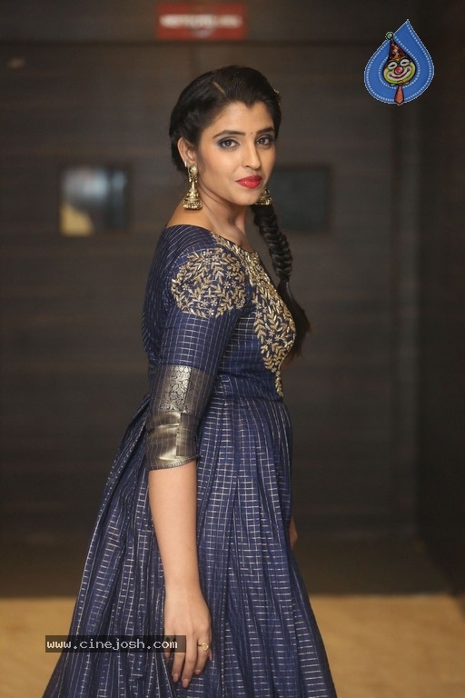 Anchor Shyamala Pics - 2 / 18 photos