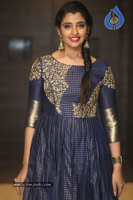 Anchor Shyamala Pics - 5 / 18 photos