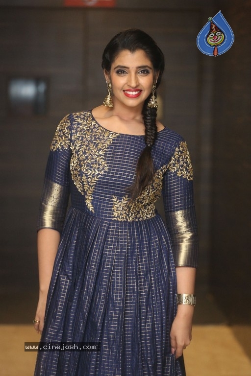 Anchor Shyamala Pics - 7 / 18 photos