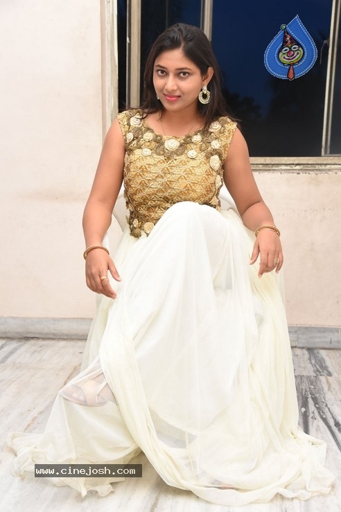 Anchor Sneha Jallu Pics - 8 / 21 photos