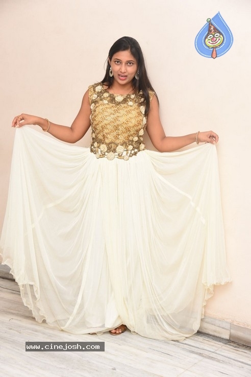 Anchor Sneha Jallu Pics - 10 / 21 photos