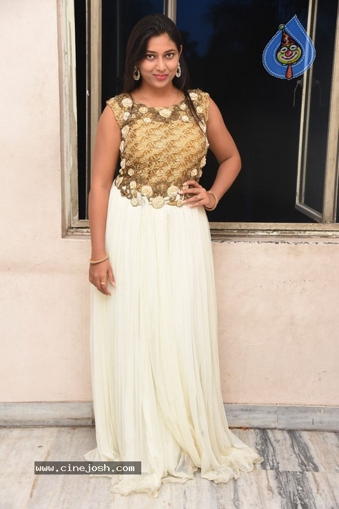 Anchor Sneha Jallu Pics - 12 / 21 photos