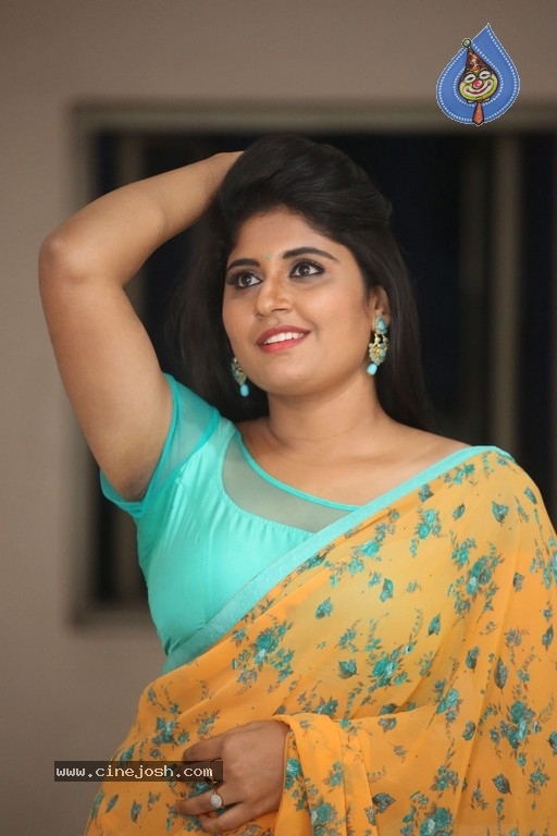 Anchor Sonia Chowdary Pics - 5 / 15 photos