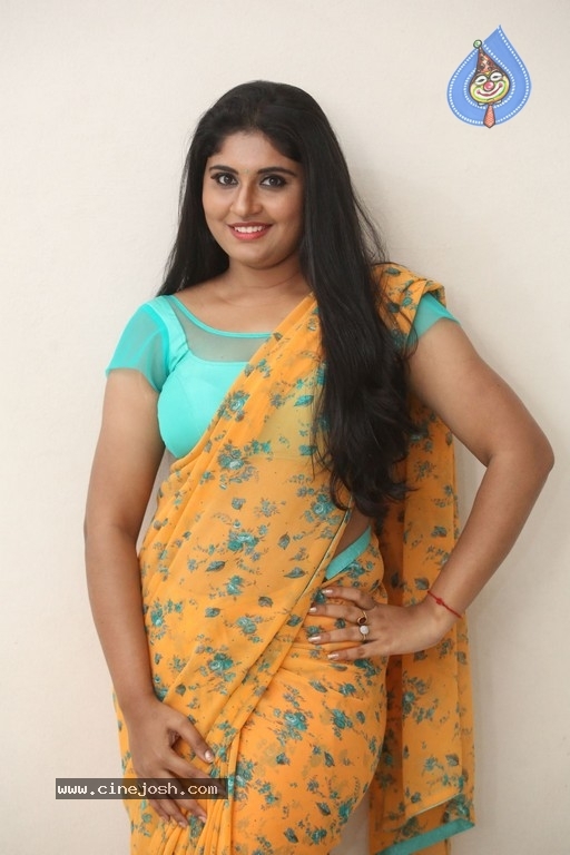 Anchor Sonia Chowdary Pics - 6 / 15 photos