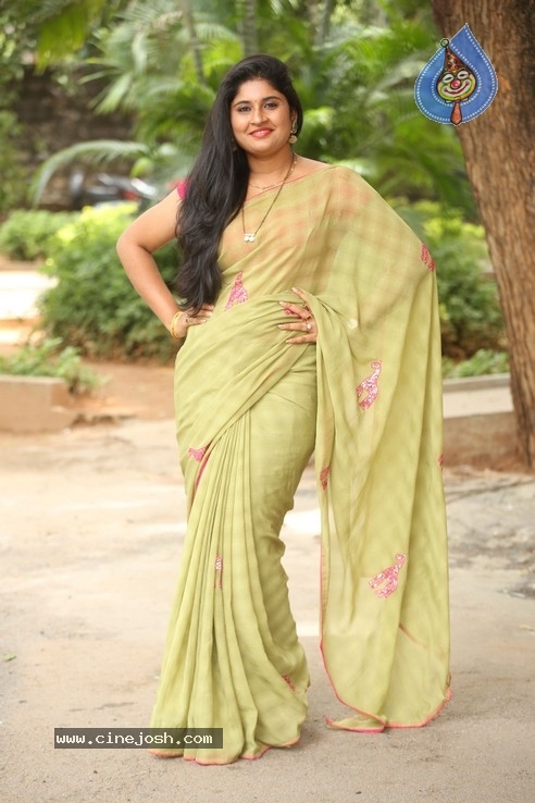 Anchor Sonia Chowdary Pics - 12 / 16 photos