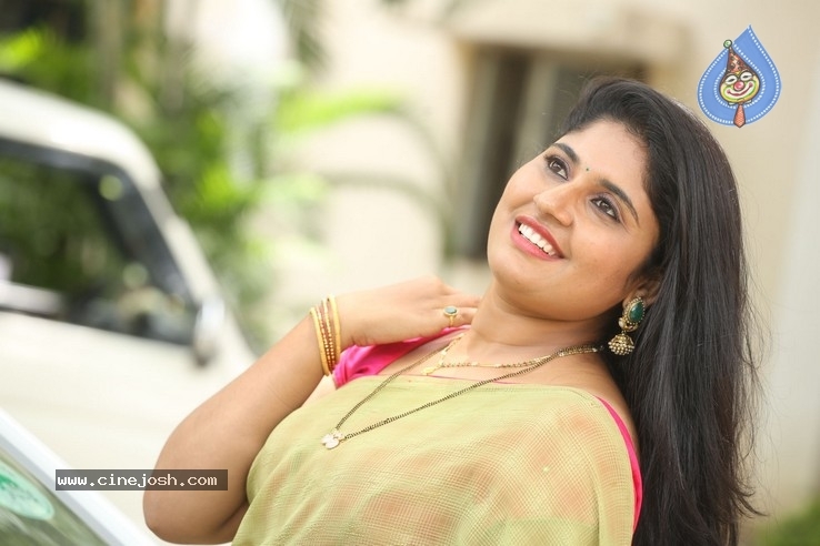 Anchor Sonia Chowdary Pics - 15 / 16 photos