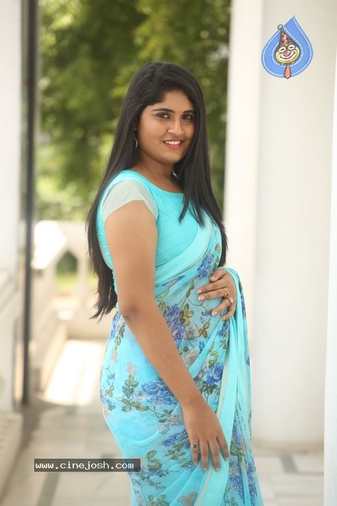 Anchor Sonia Chowdary Pics - 4 / 12 photos