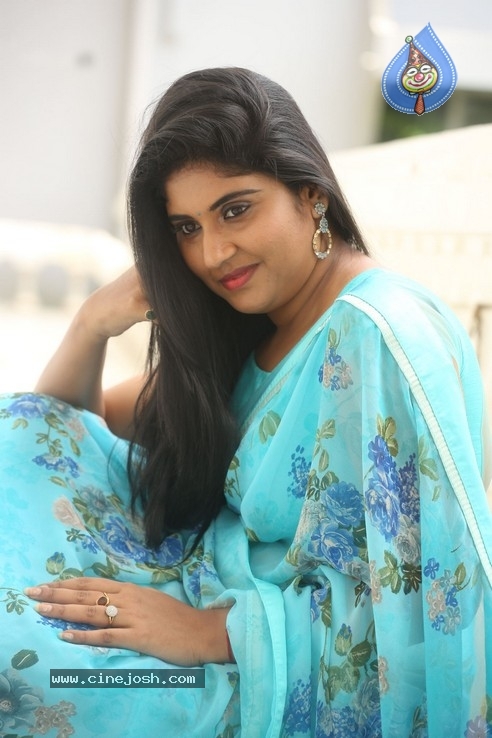 Anchor Sonia Chowdary Pics - 5 / 12 photos