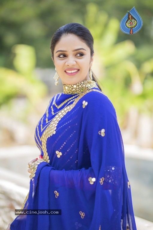 Anchor Sreemukhi New Photos - 4 / 8 photos