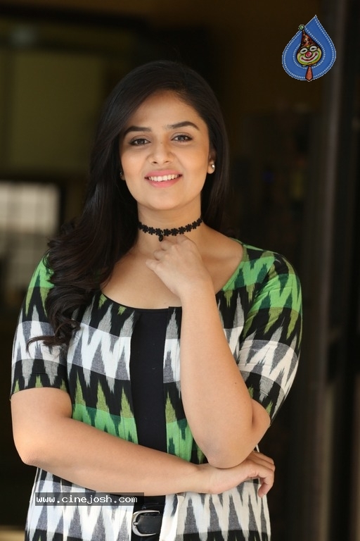 Anchor Sreemukhi Latest Photos - 14 / 28 photos