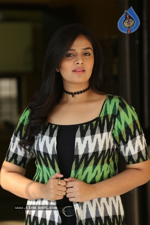 Anchor Sreemukhi Latest Photos - 15 / 28 photos