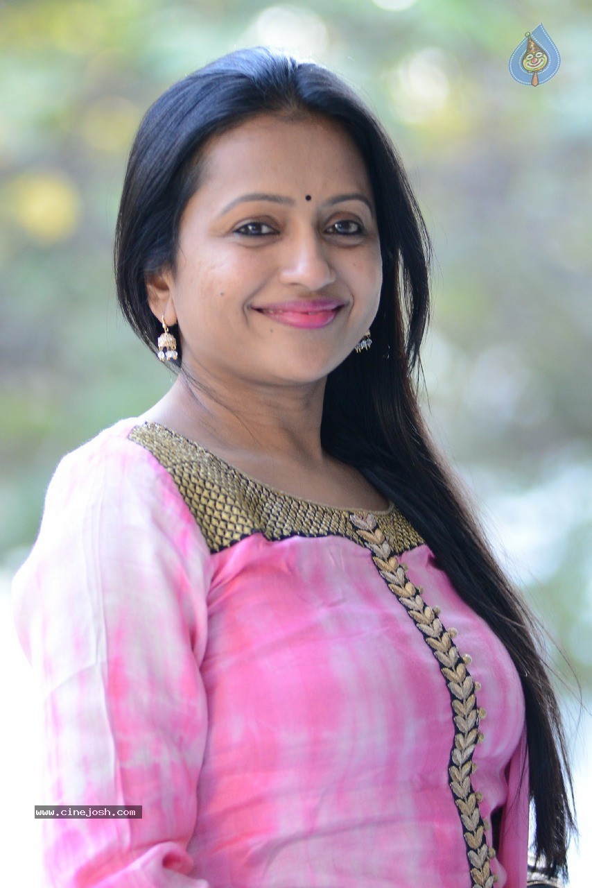 Anchor Suma New Photos - 6 / 30 photos