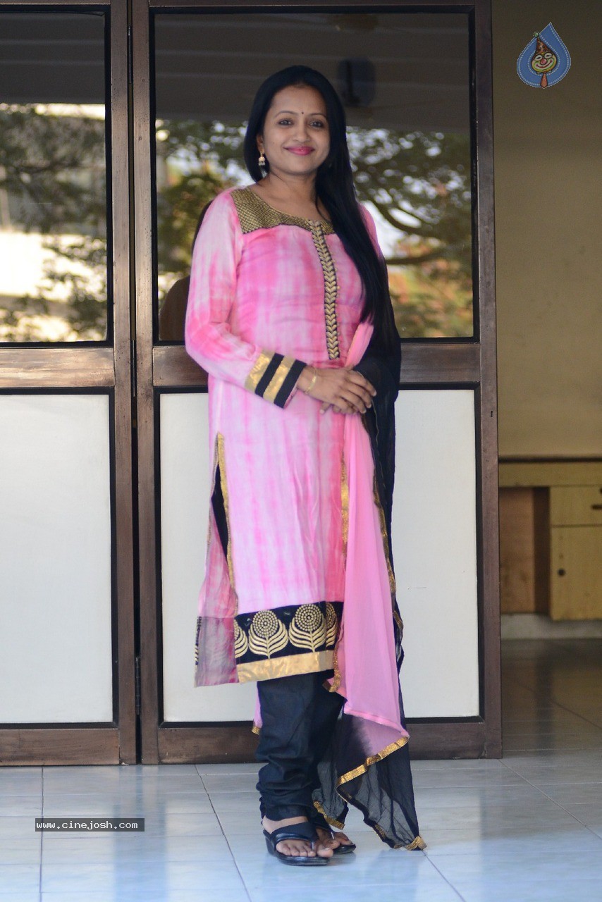 Anchor Suma New Photos - 9 / 30 photos