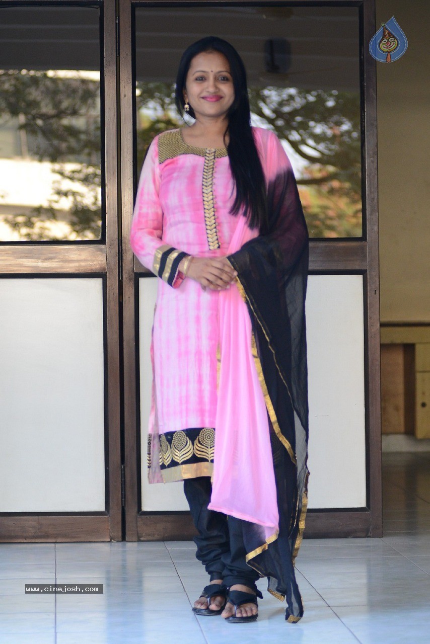 Anchor Suma New Photos - 25 / 30 photos