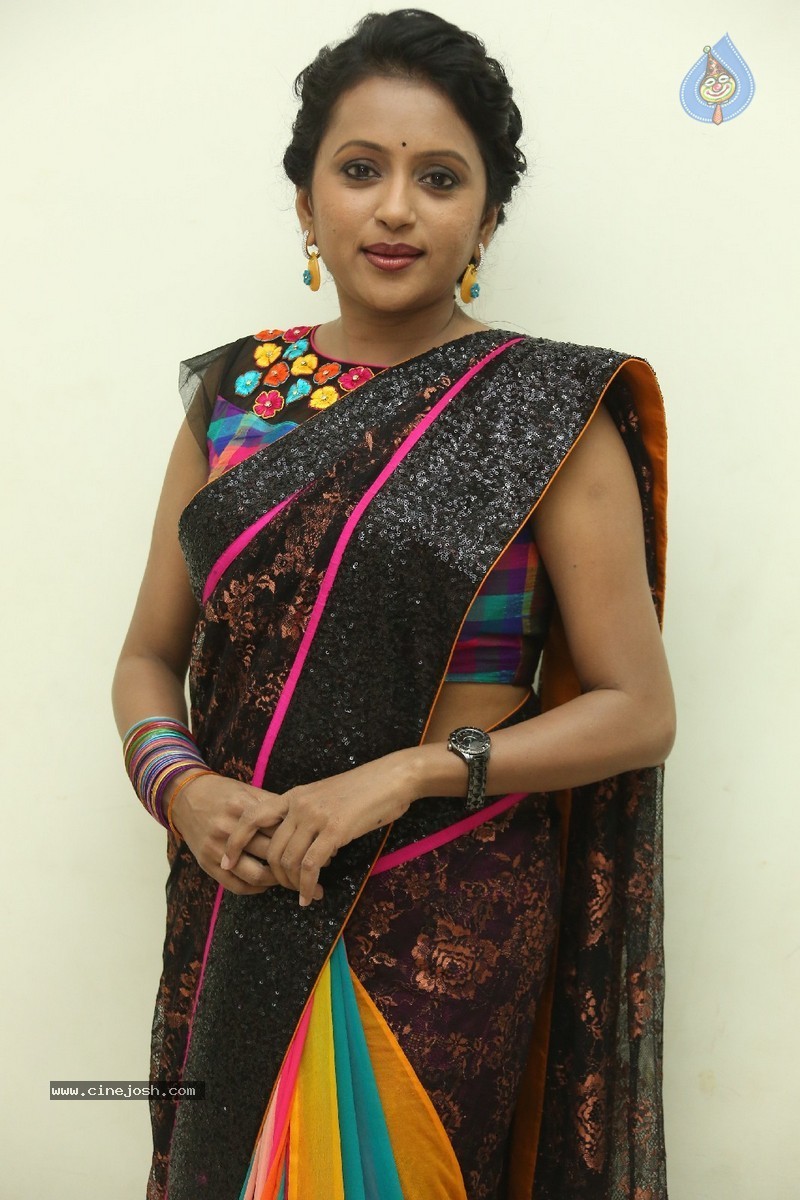 Anchor Suma Stills - 10 / 31 photos