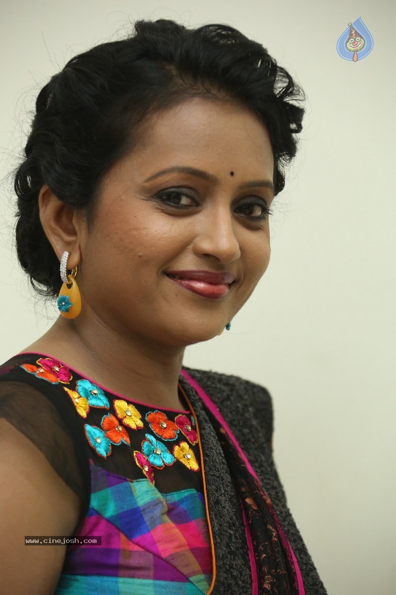 Anchor Suma Stills - 17 / 31 photos