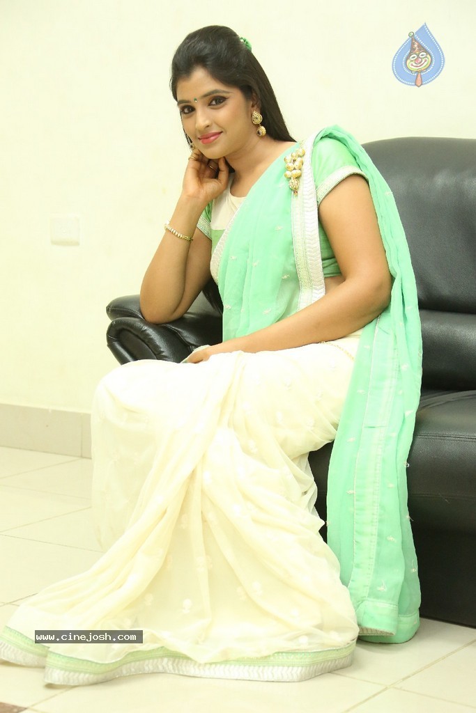 Anchor Syamala New Stills - 90 / 105 photos