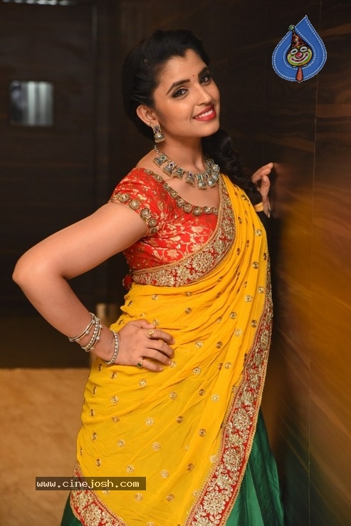 Anchor Syamala Photos - 18 / 29 photos