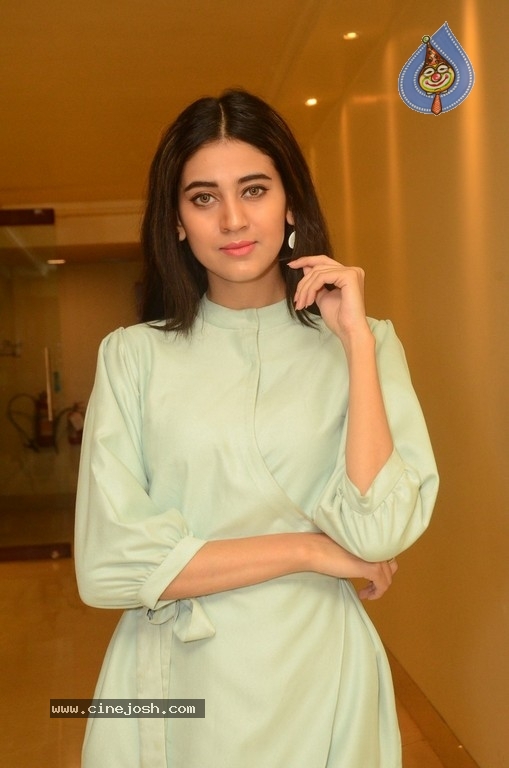 Andleeb Zaidi Stills - 16 / 36 photos