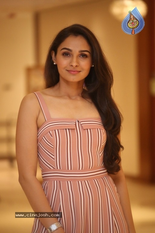 Andrea Jeremiah Photos - 10 / 20 photos