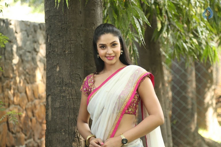 Angana Rai New Images - 13 / 24 photos
