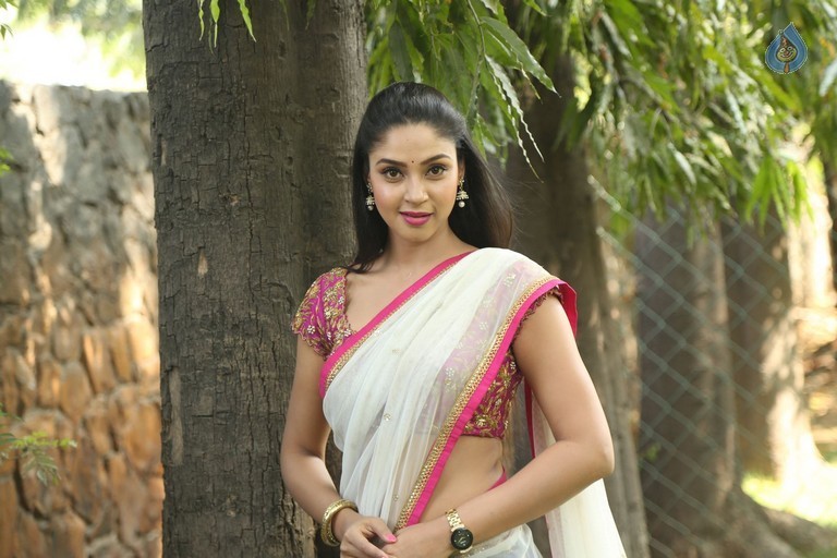 Angana Rai New Images - 14 / 24 photos
