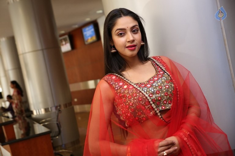 Angana Roy New Pics - 18 / 33 photos