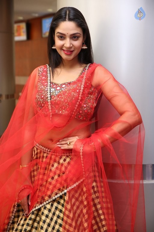 Angana Roy New Pics - 22 / 33 photos