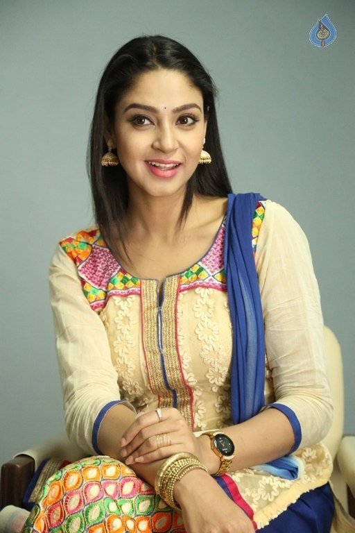 Angana Roy New Pics - 21 / 40 photos