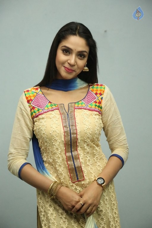 Angana Roy New Pics - 34 / 40 photos