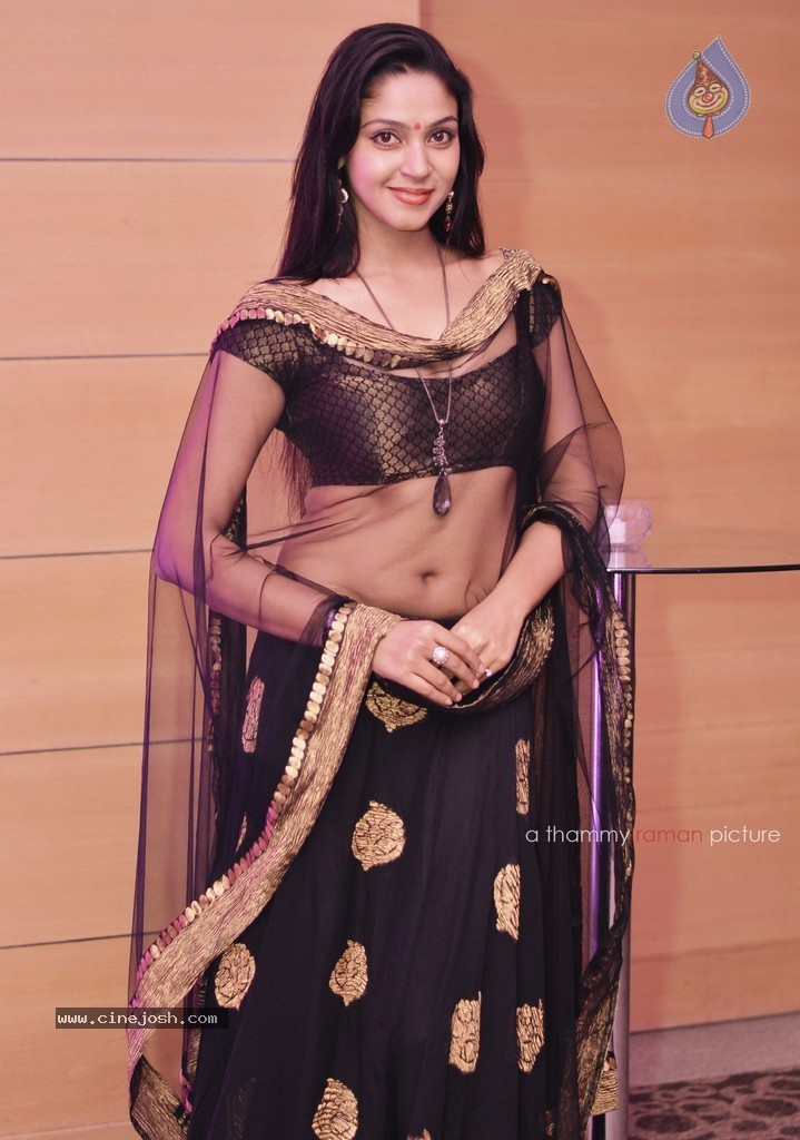 Angana Roy New Stills - 7 / 18 photos