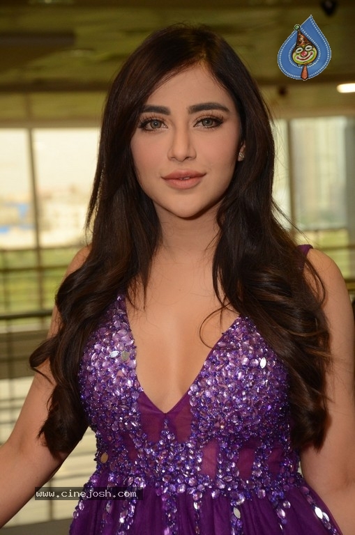 Angela Krislinzki Latest Pics - 33 / 42 photos
